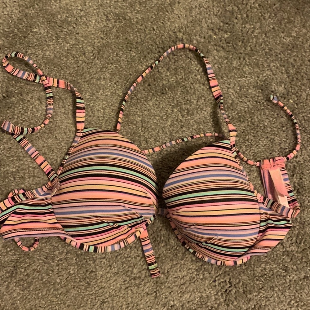 Victoria’s Secret bathing suit top 👙